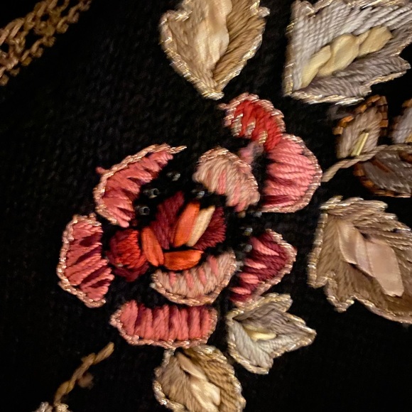 Vintage Heirloom Collectibles Sweater Tank Top - Picture 4 of 7